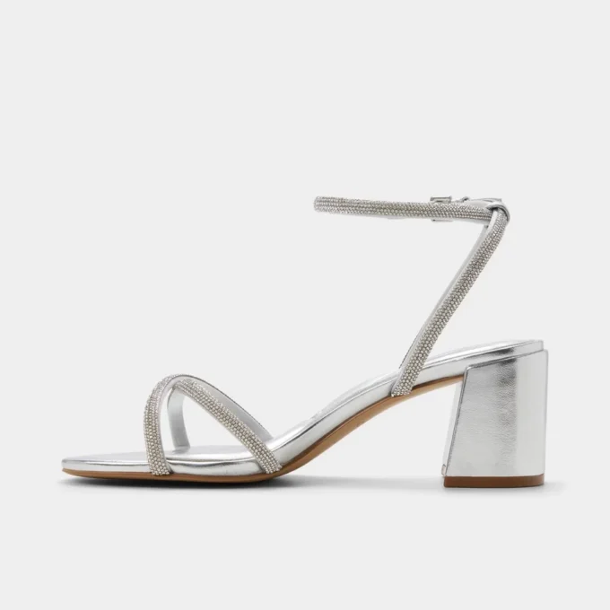 Boucliette Sandale à talons et lanières, talon bloc Boucliette Sandale à talons et lanières, talon bloc