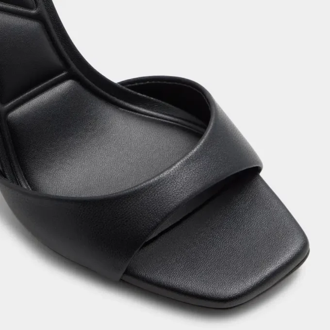 Sake Sandale à talons et lanières