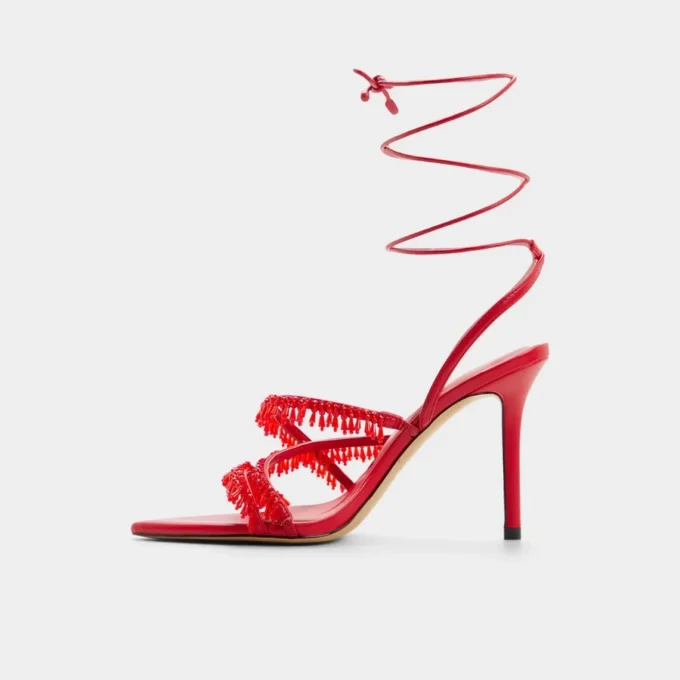 Sandale à talons et lanières flamboyante, talon aiguille Sandale à talons et lanières flamboyante, talon aiguille